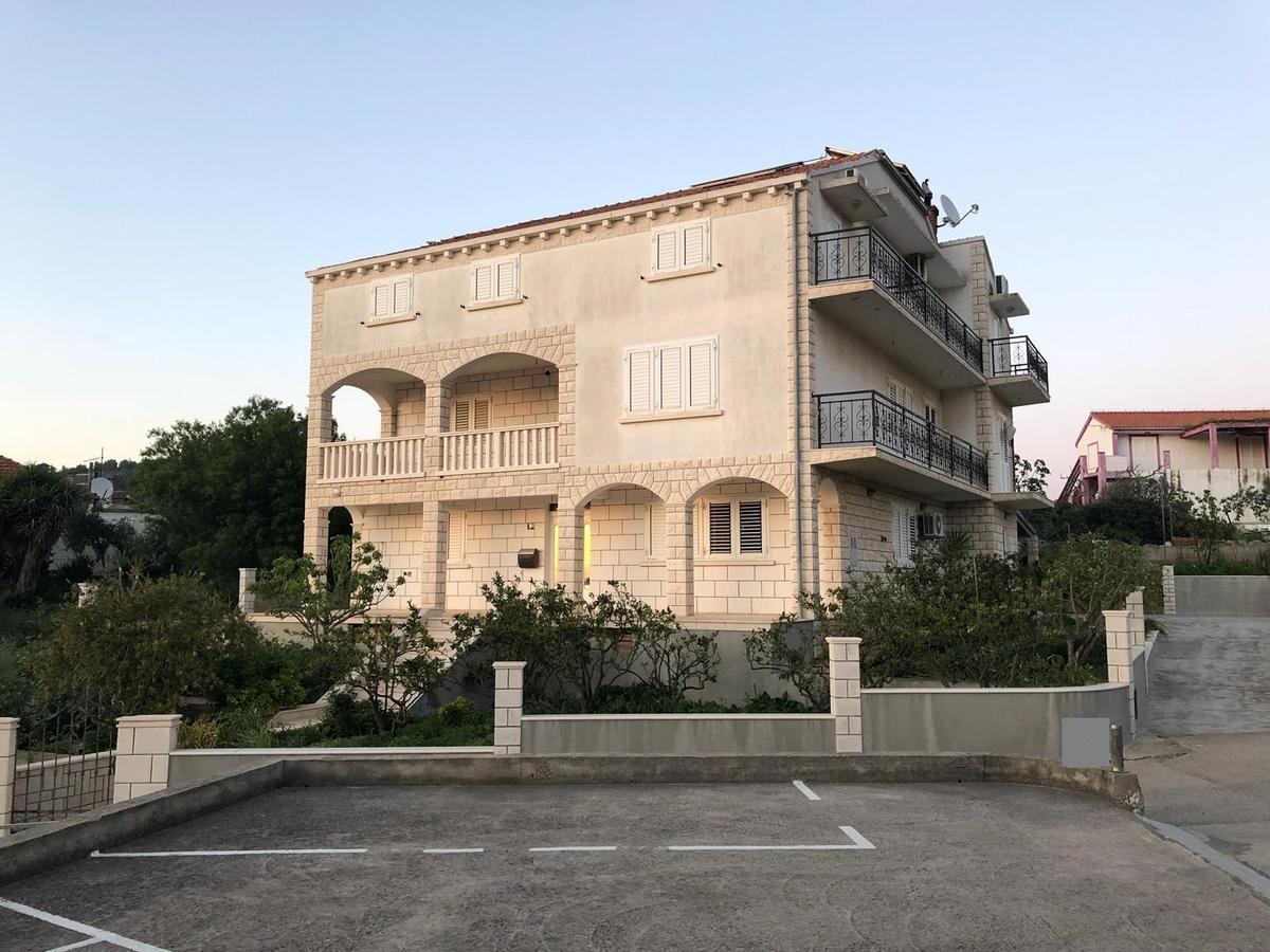 Apartments Вела-Лука Экстерьер фото